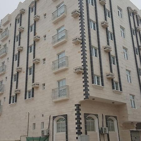 Golden Seasons Furnished Apartment Салалах Екстериор снимка