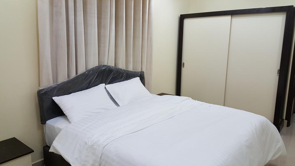 Golden Seasons Furnished Apartment Салалах Екстериор снимка