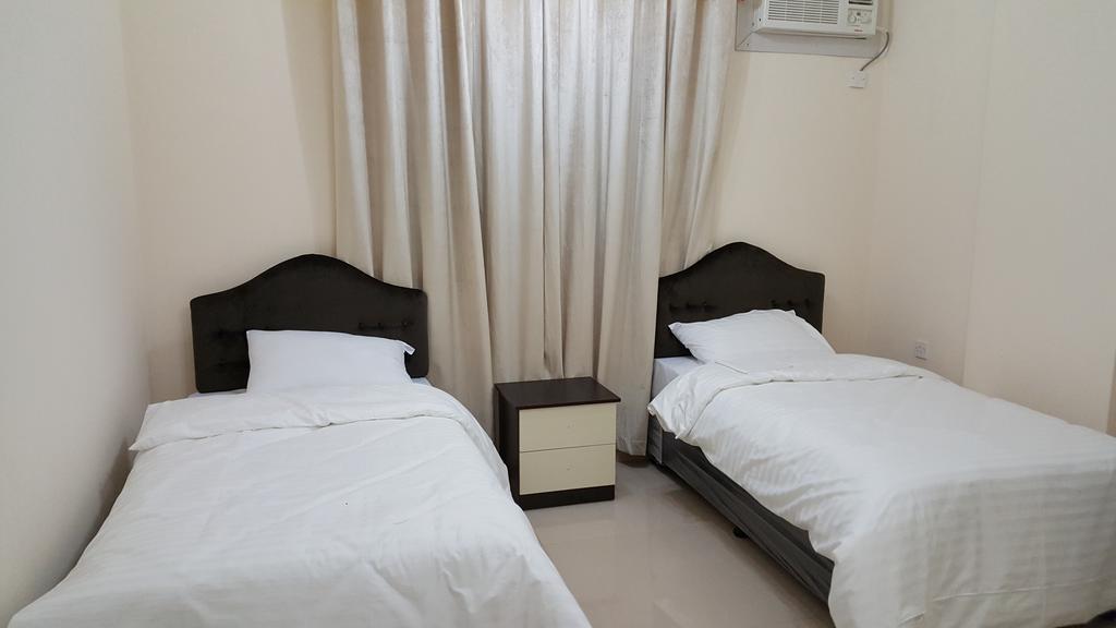 Golden Seasons Furnished Apartment Салалах Екстериор снимка