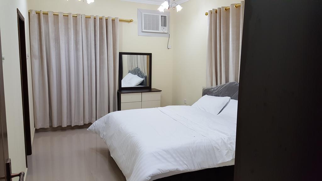 Golden Seasons Furnished Apartment Салалах Екстериор снимка